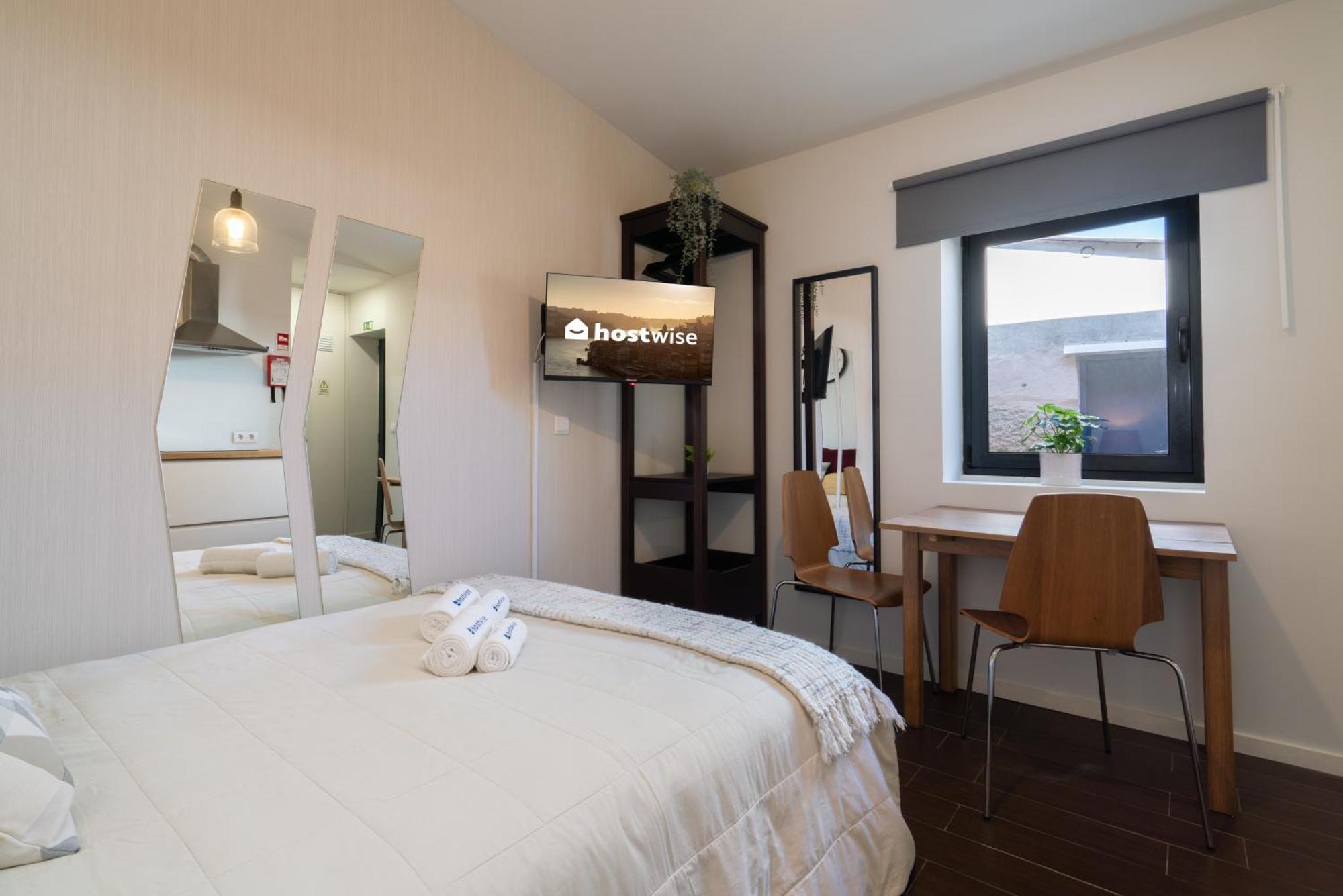 Host Wise - Impressive Restful Houses Porto Bilik gambar