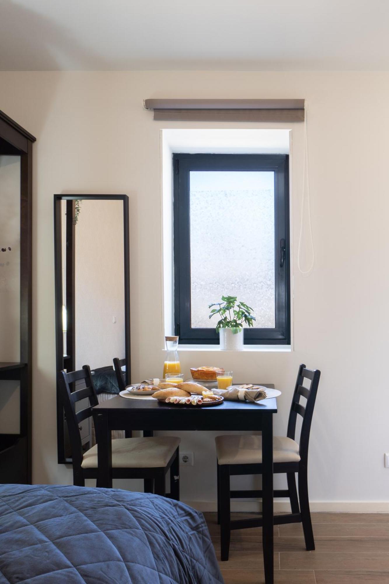 Host Wise - Impressive Restful Houses Porto Bilik gambar
